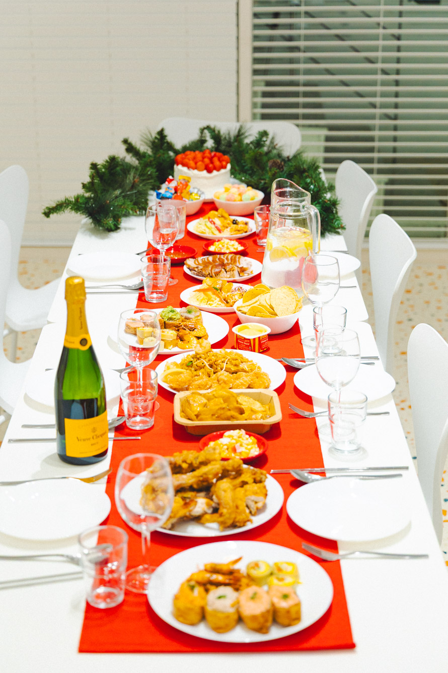 테이블에 잘 차려진 음식들