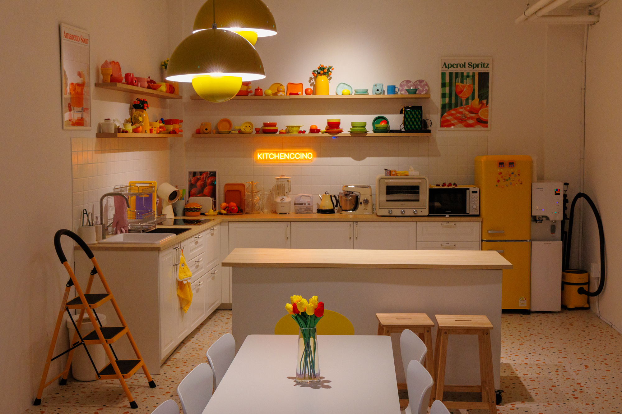 싱크 조리대는 ㄱ자 형태로 6미터 가까이 크게 준비외어 있으며 인턱션과 오븐까지 모든게 준비되어 있습니다.