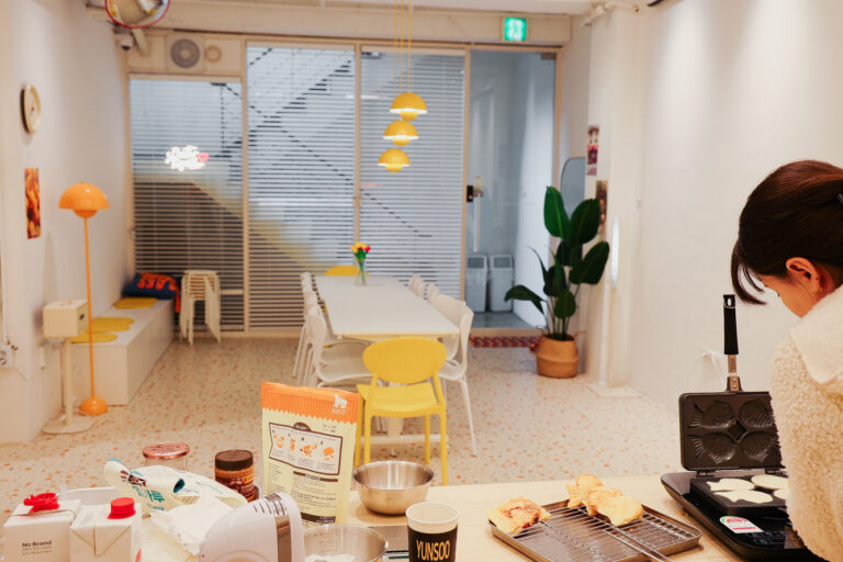 홍대 요기 가능한 파티룸 오픈형 주방이라 모든 인원이 요리하며 즐길수 있습니다.