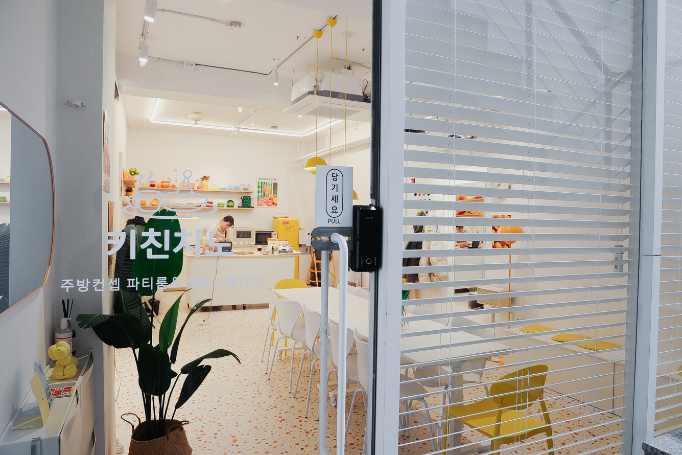 입구에서 안쪽을 들여다 보여서 답답하지 않은 구조